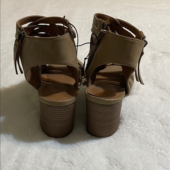 Universal Thread Strappy Block Heels - Picture 8 of 14